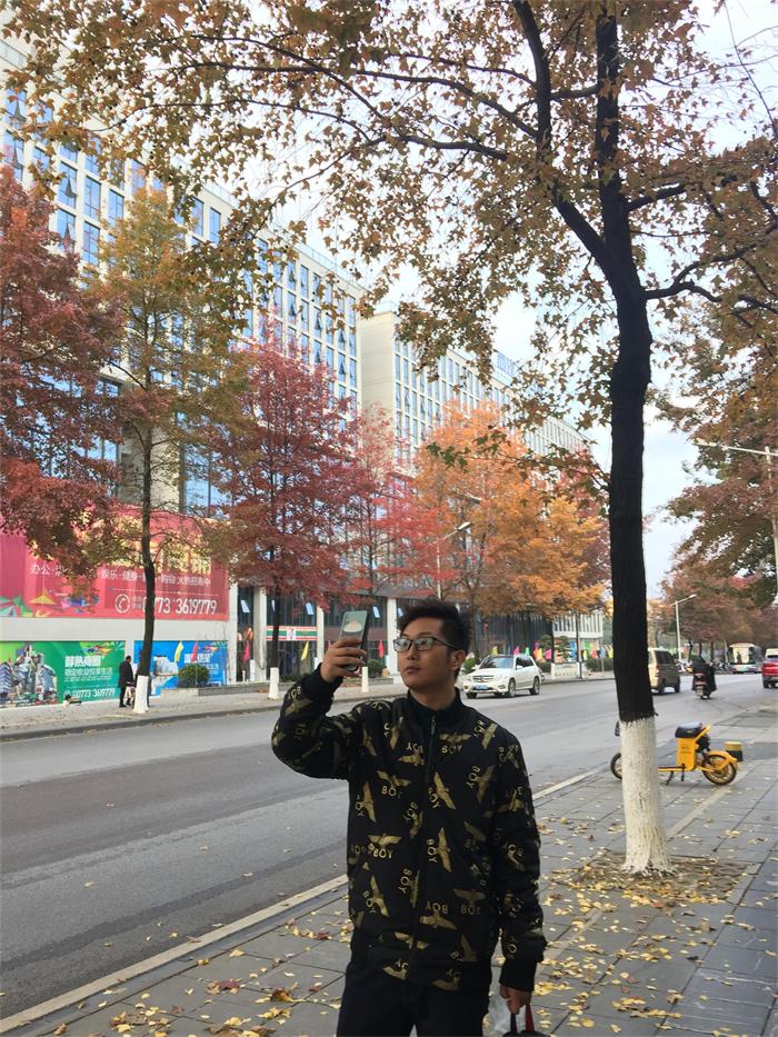 在桂林做易經(jīng)培訓(xùn)的海真老師的愛(ài)子冬冬