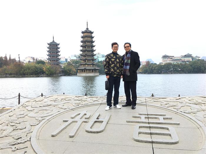 在桂林做易經(jīng)培訓(xùn)的海真老師與愛(ài)子冬冬