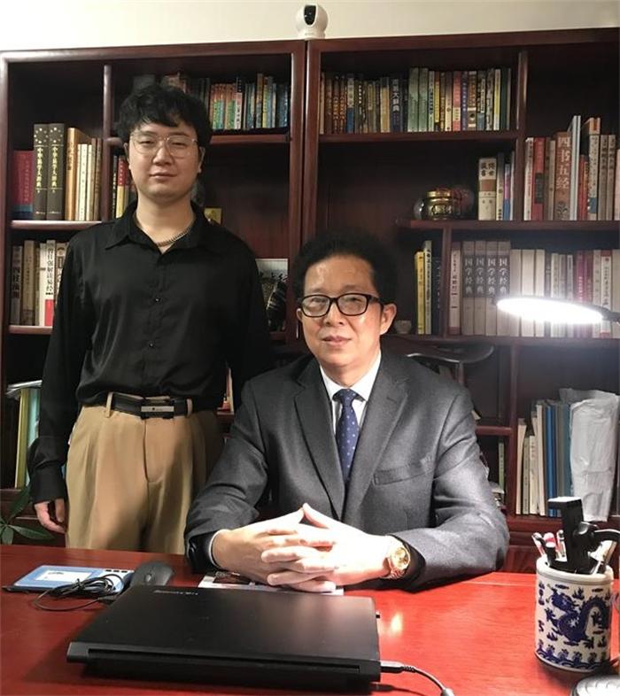 海真大師與弟子2024年元月合影于海口玉龍灣